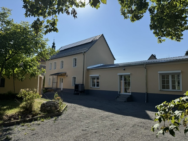 Vollständig modernisiertes EFH mit Wärmepumpe, Photovoltaik und großem Grundstück